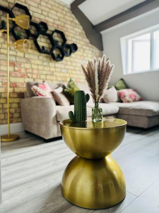 Stylish Two-Story London Retreat Apartment Ngoại thất bức ảnh