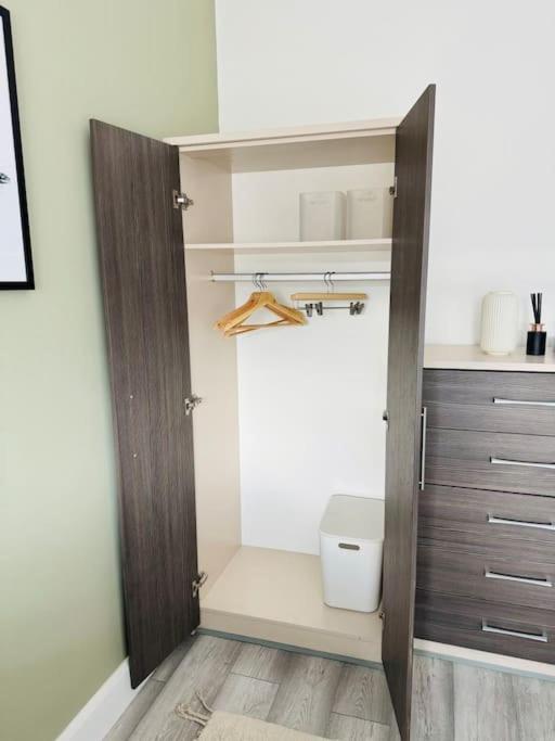 Stylish Two-Story London Retreat Apartment Ngoại thất bức ảnh
