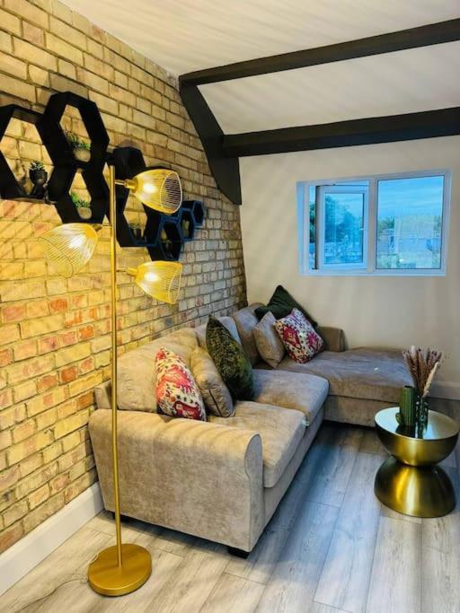 Stylish Two-Story London Retreat Apartment Ngoại thất bức ảnh