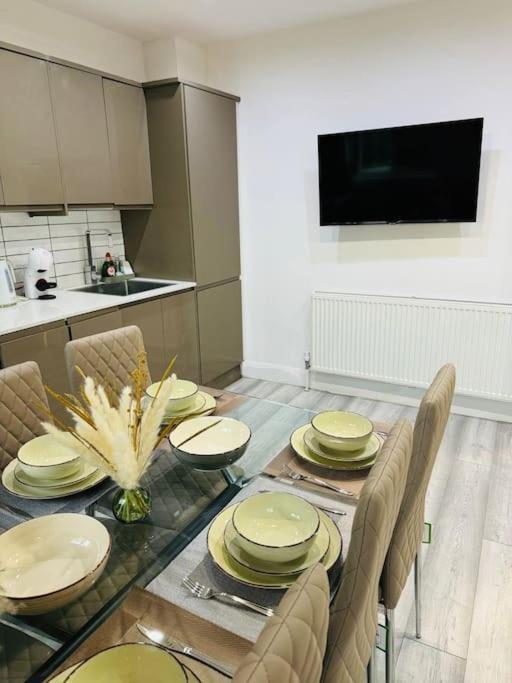Stylish Two-Story London Retreat Apartment Ngoại thất bức ảnh