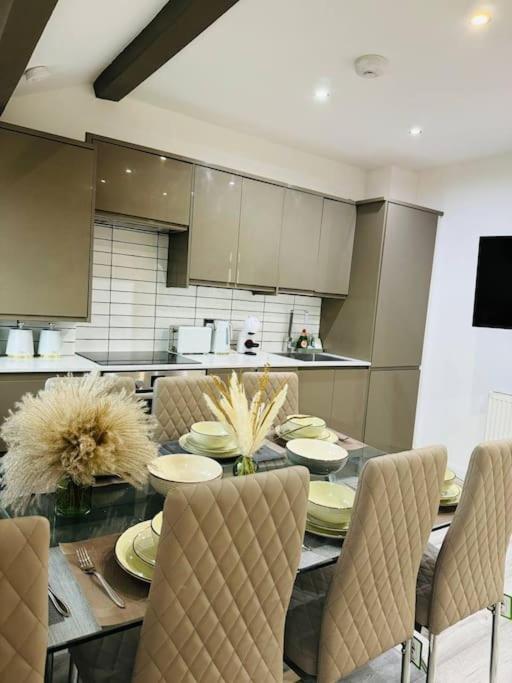 Stylish Two-Story London Retreat Apartment Ngoại thất bức ảnh
