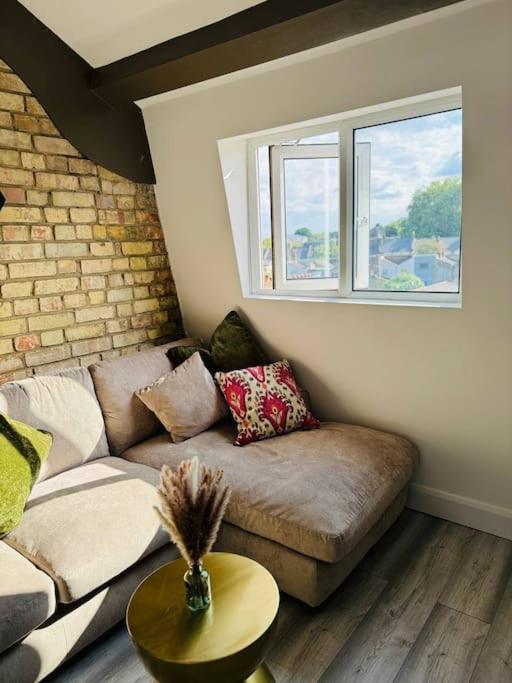 Stylish Two-Story London Retreat Apartment Ngoại thất bức ảnh