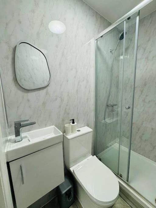 Stylish Two-Story London Retreat Apartment Ngoại thất bức ảnh