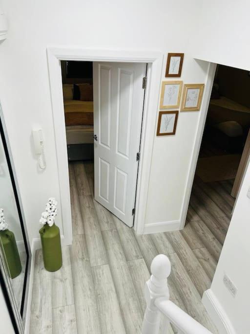 Stylish Two-Story London Retreat Apartment Ngoại thất bức ảnh