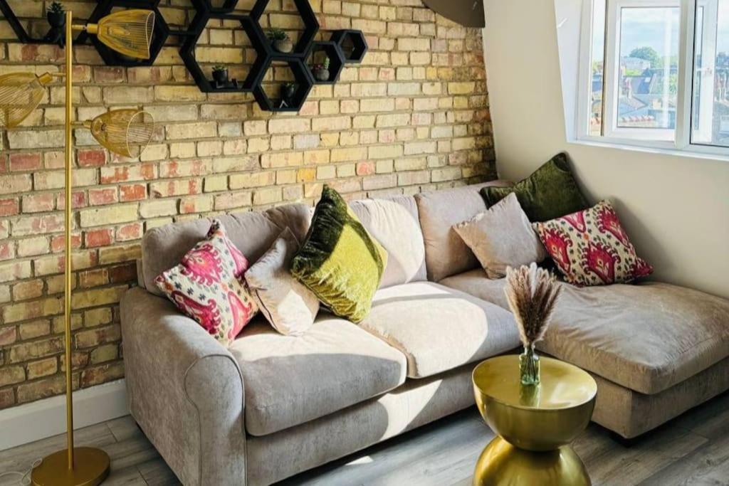 Stylish Two-Story London Retreat Apartment Ngoại thất bức ảnh
