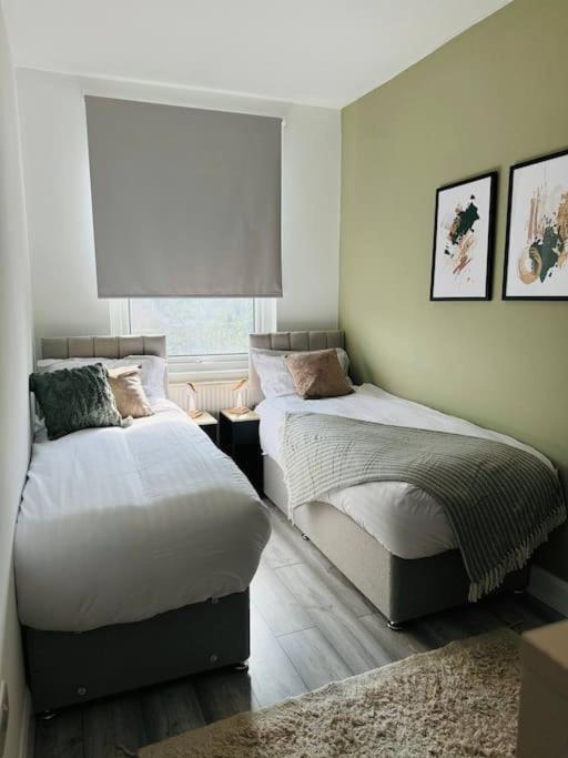 Stylish Two-Story London Retreat Apartment Ngoại thất bức ảnh