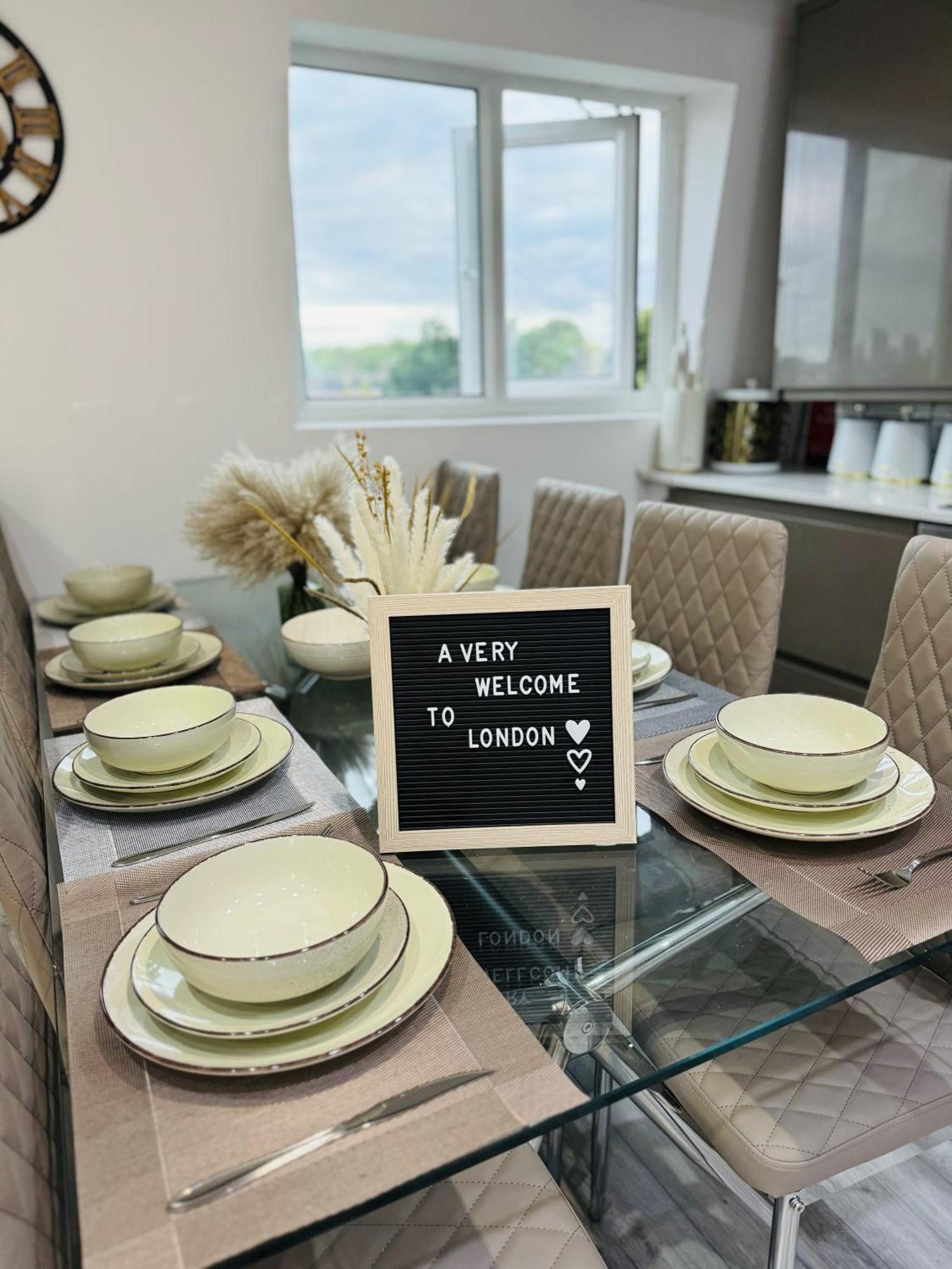 Stylish Two-Story London Retreat Apartment Ngoại thất bức ảnh